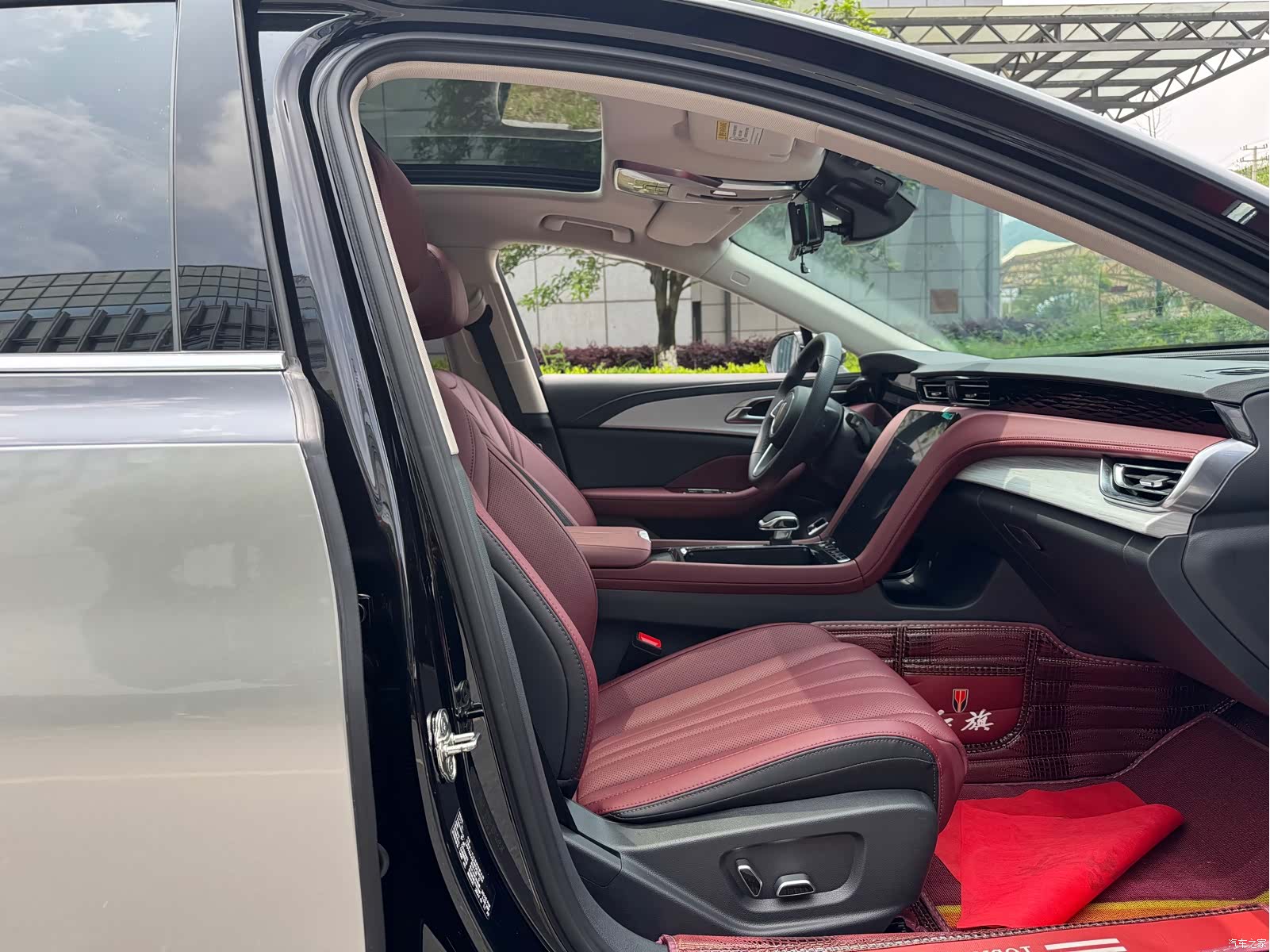 Hongqi H5, 2024 9