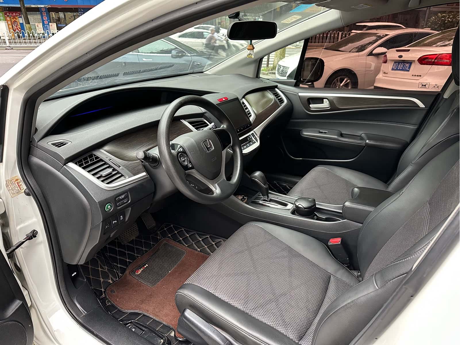Honda Jade, 2015 4