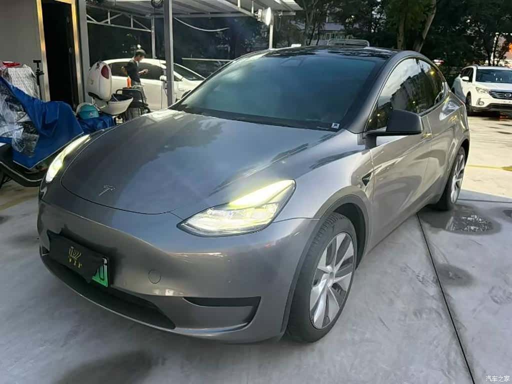 Tesla Model Y, 2022 1
