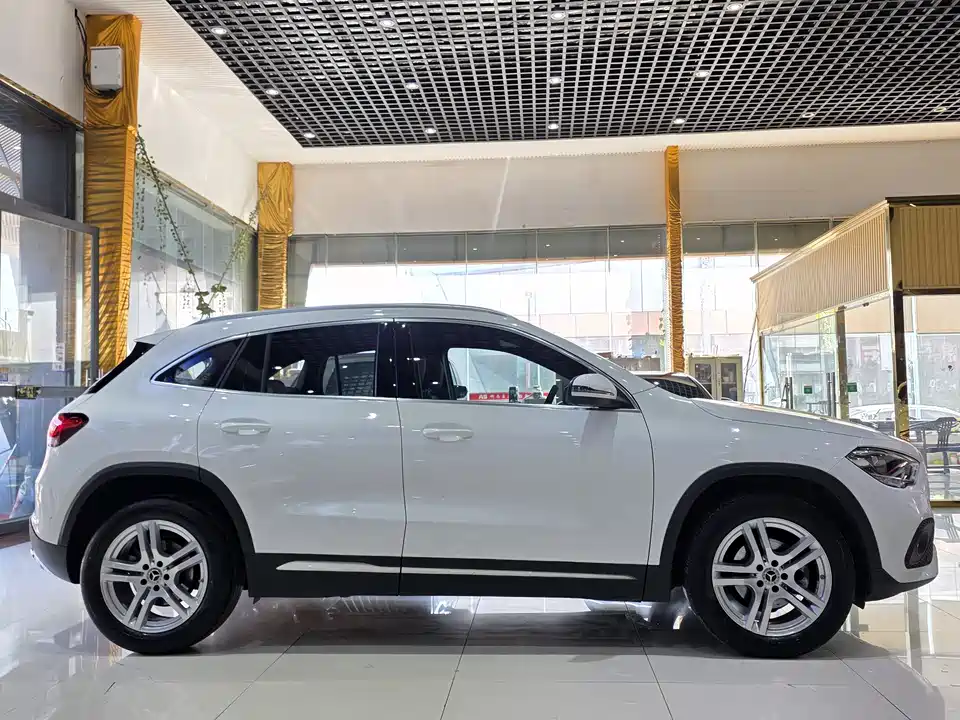 Mercedes-Benz GLA Mercedes-Benz GLA