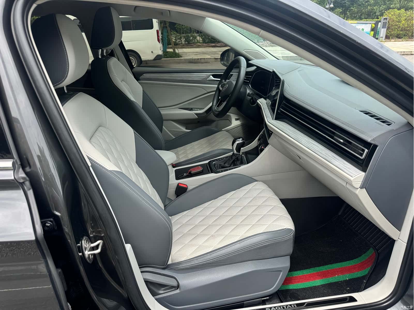 Volkswagen Sagitar, 2023 6