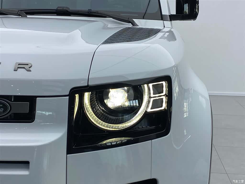 Land Rover Defender, 2024 33