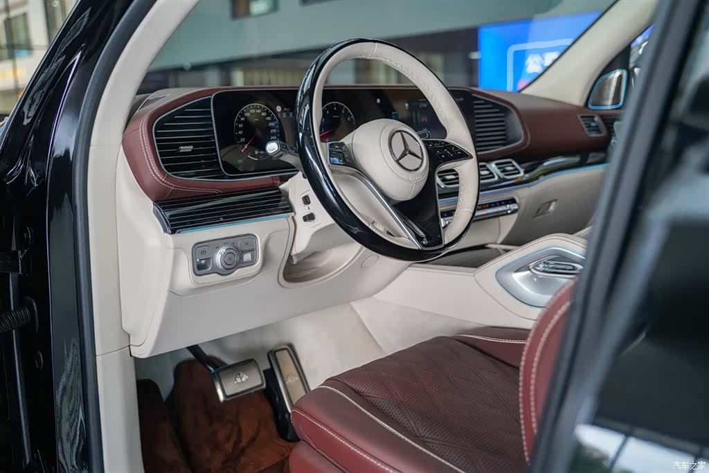 Maybach GLS, 2025 4