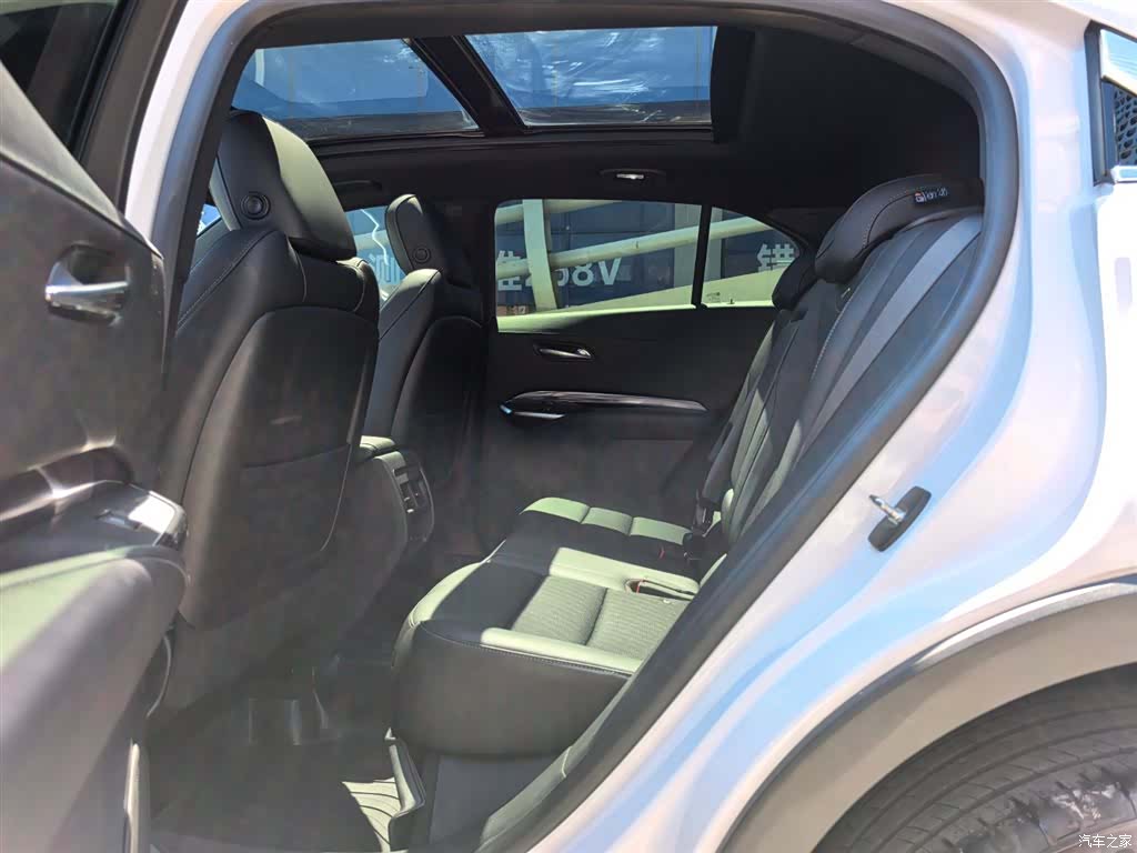 Cadillac XT4, 2022 8