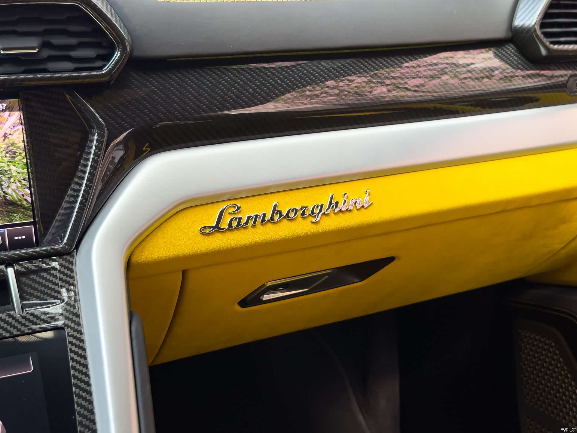 Lamborghini Urus, 2019 10