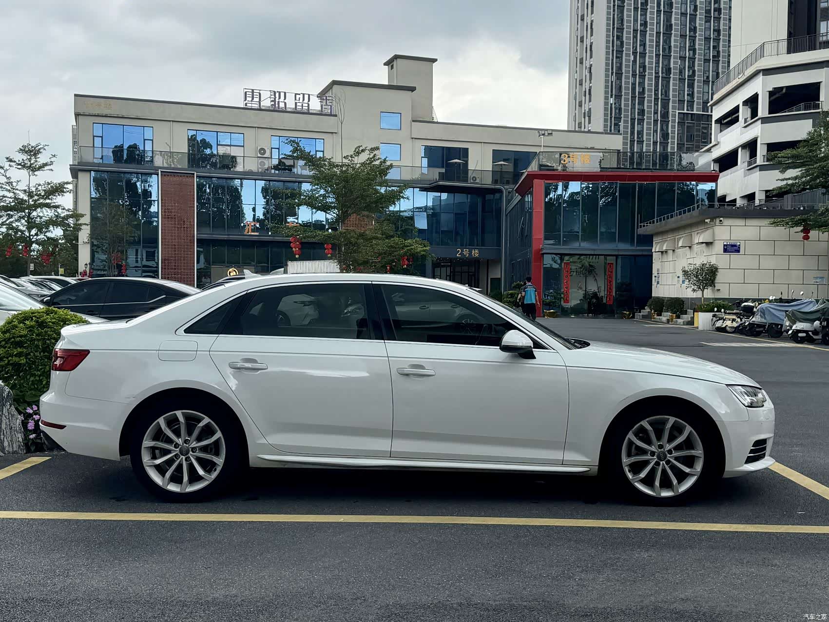 Audi A4L, 2017 10