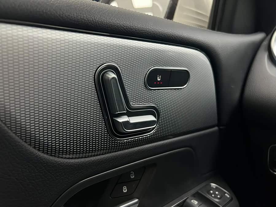 Mercedes-Benz GLB 2021, фото 16