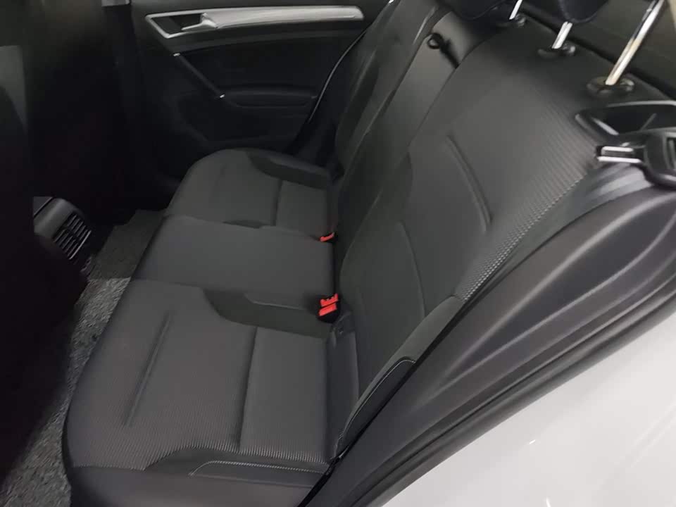 Volkswagen Golf*pure electricity