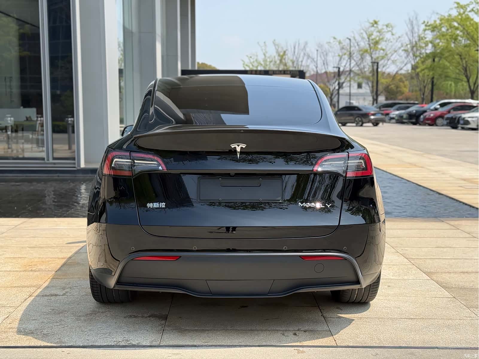 Tesla Model Y, 2023 17