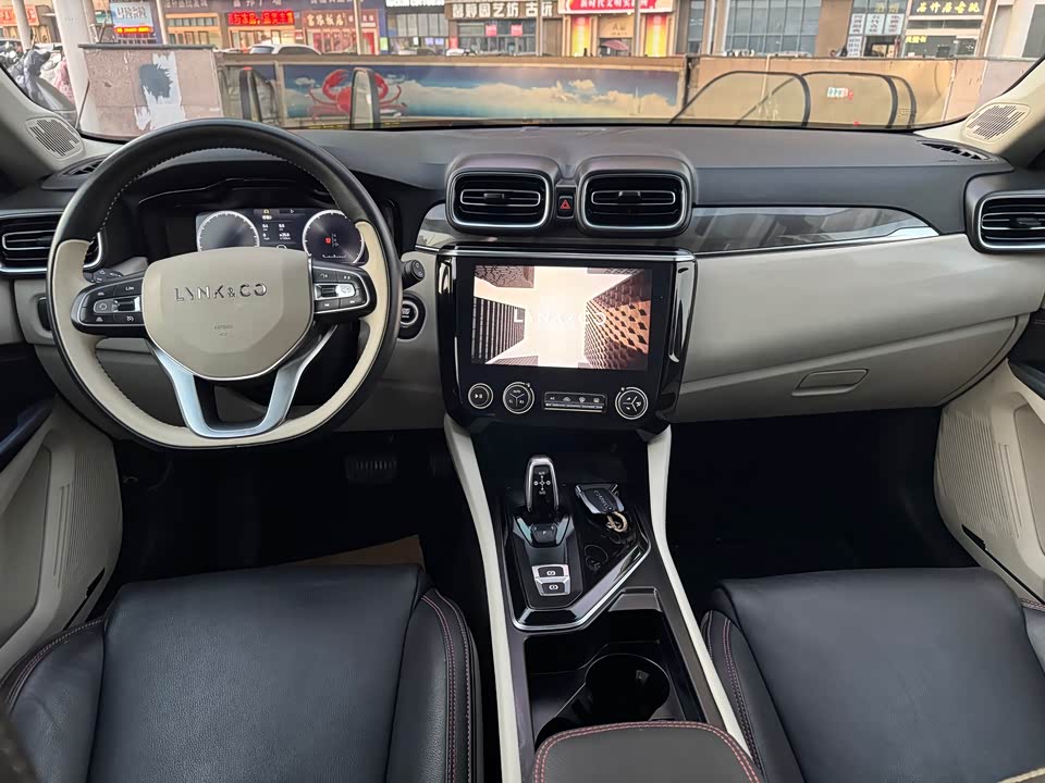 Lynk & Co 02