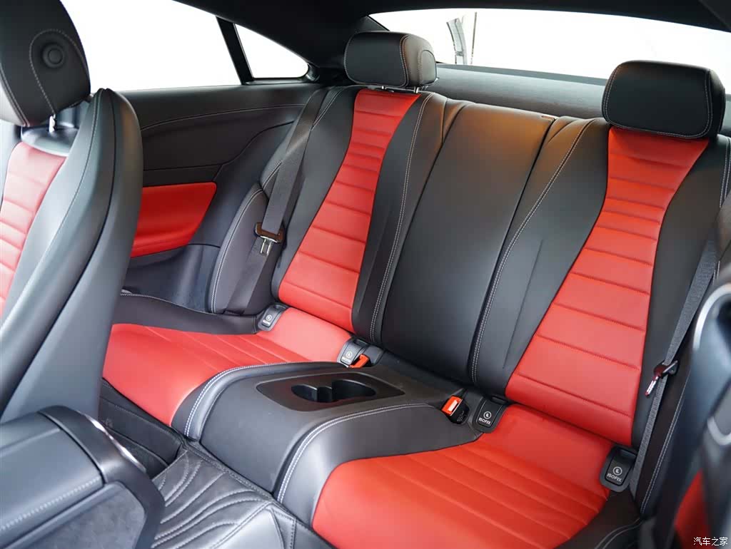 Mercedes-Benz E-Class, 2024 32