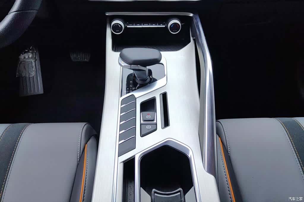 Geely Coolray, 2024 16