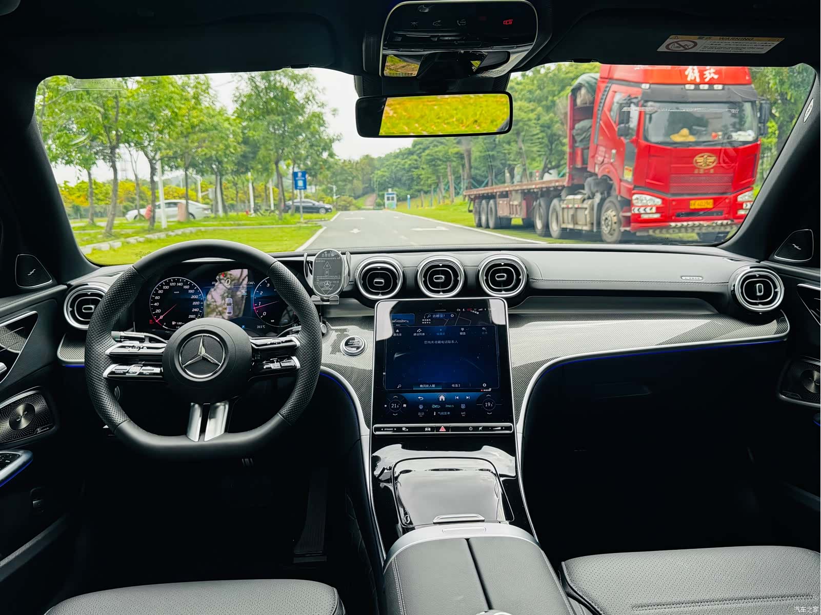 Mercedes-Benz C-Class, 2025 24