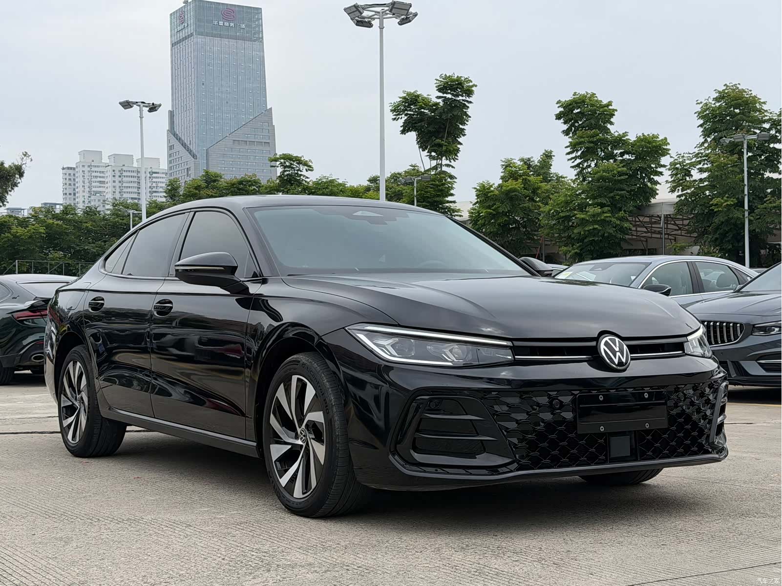 Volkswagen Passat, 2025 3