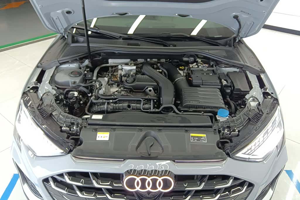 Audi Flying Spur, 2025 10