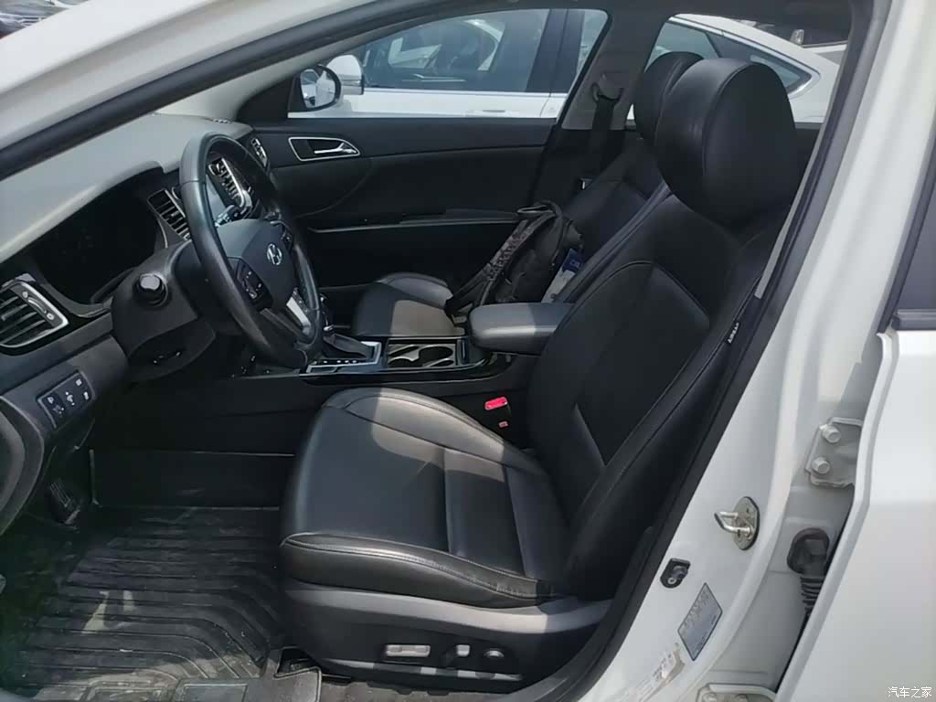 Hyundai DLX, 2016 15