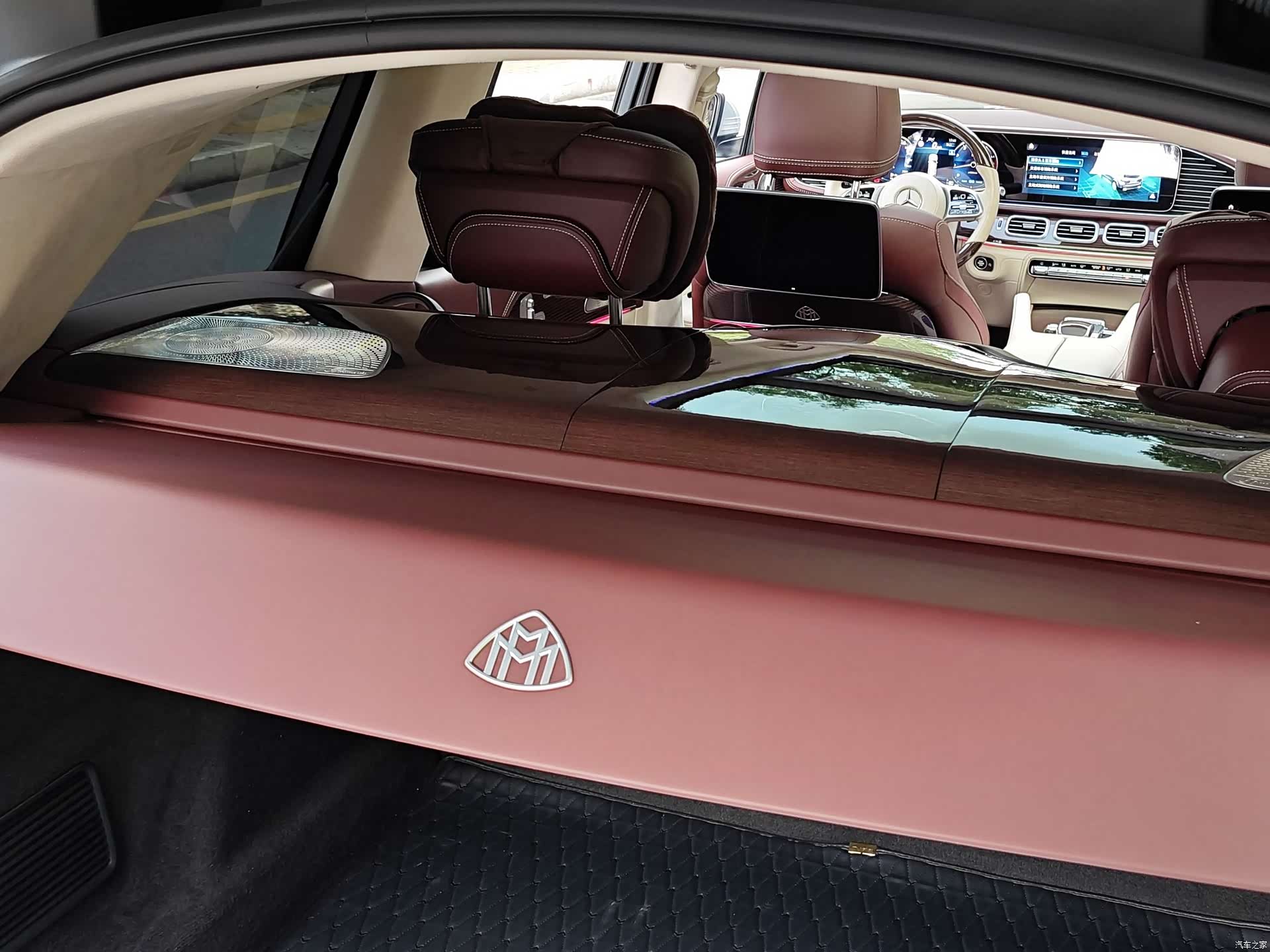 Maybach GLS, 2022 27
