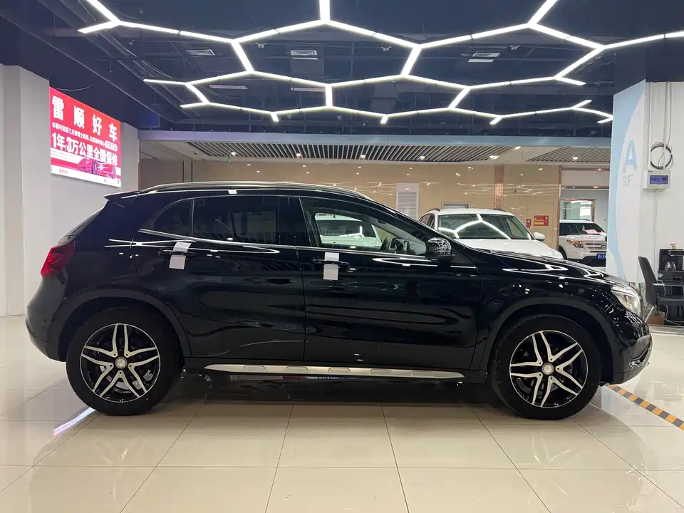 Mercedes-Benz GLA Mercedes-Benz GLA