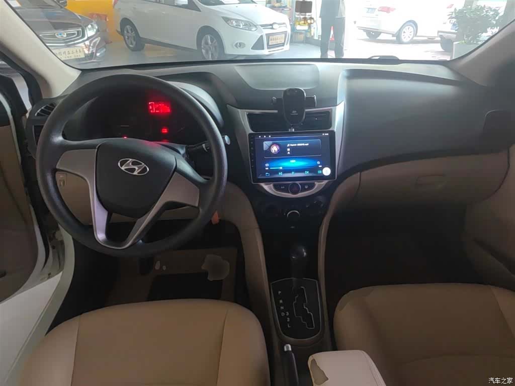 Hyundai GLS, 2015 10