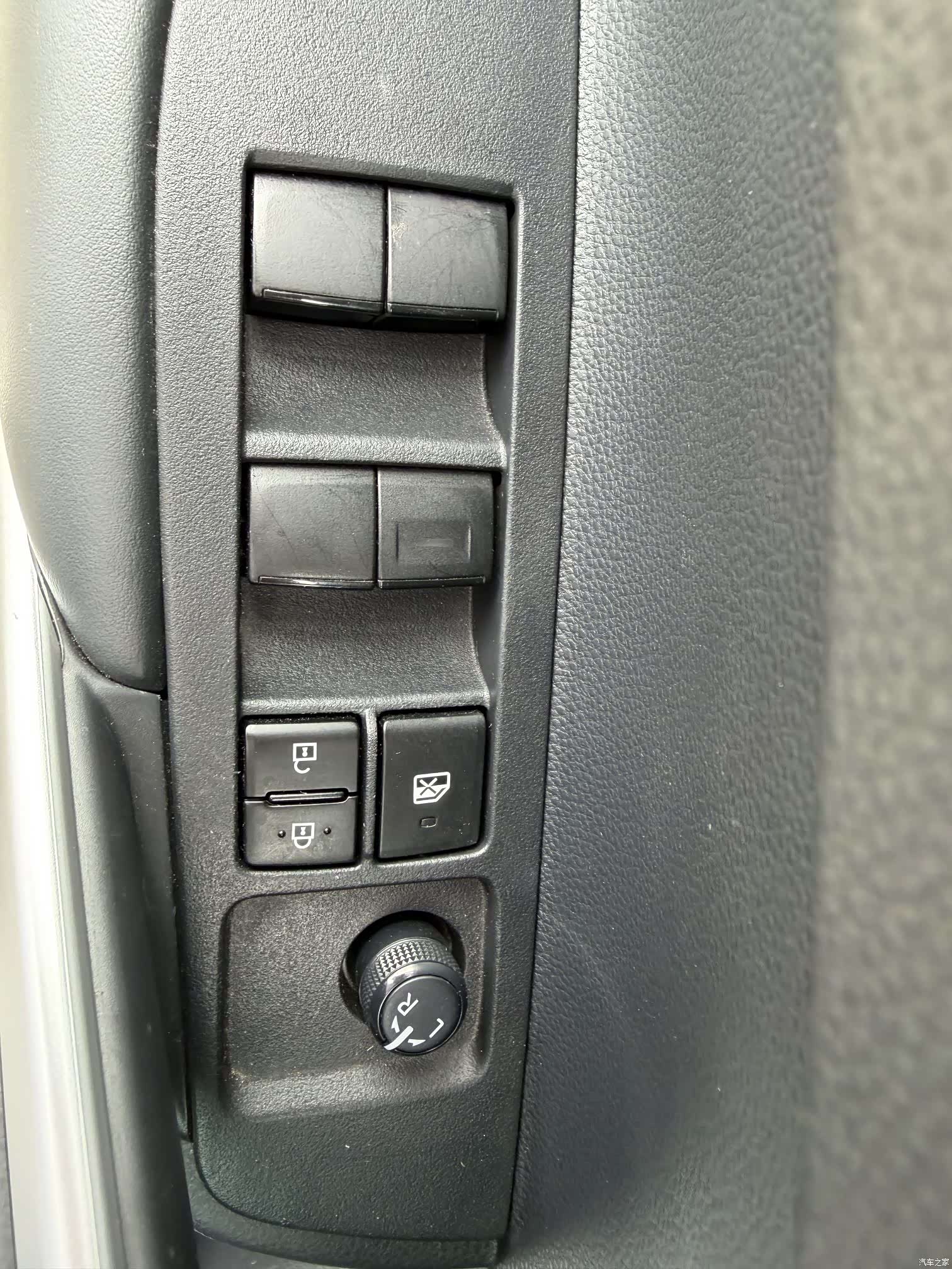Toyota Frontlander, 2023 13