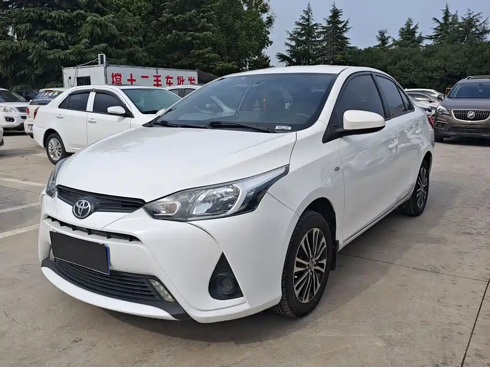 Toyota YARiS L to enjoy
