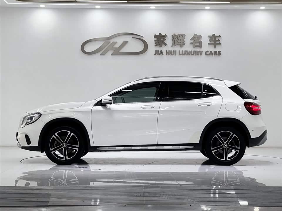 Mercedes-Benz GLA Mercedes-Benz GLA