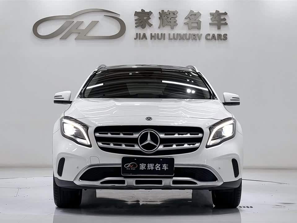 Mercedes-Benz GLA Mercedes-Benz GLA