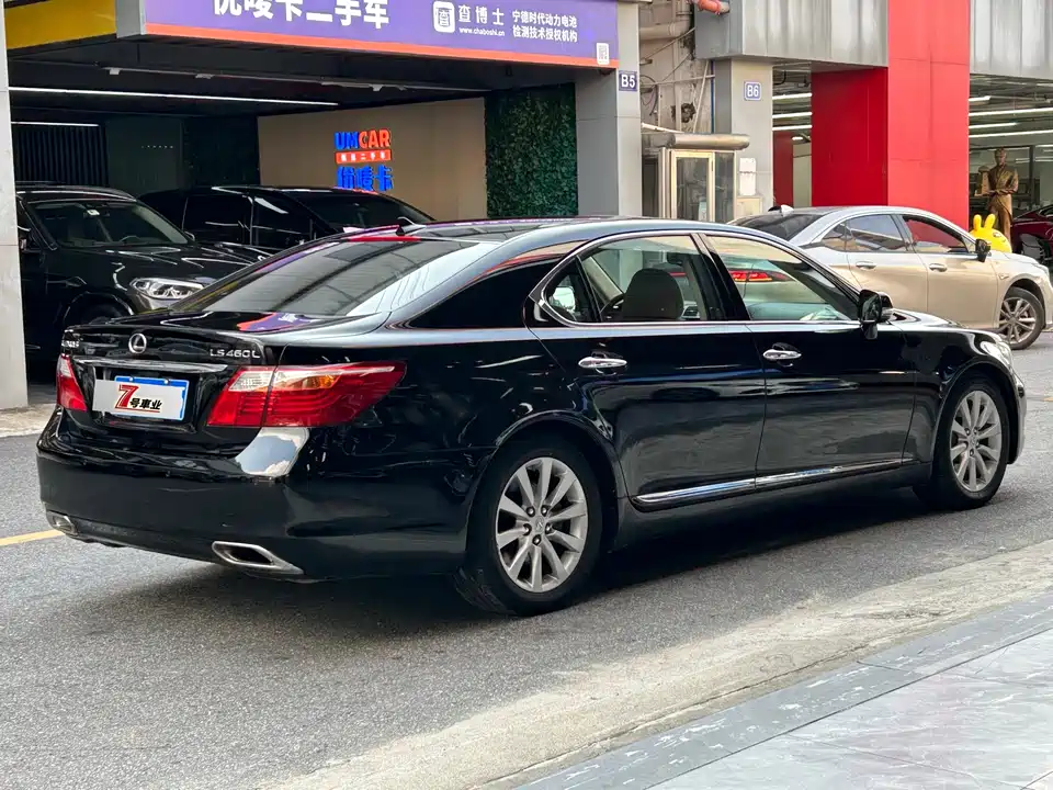 Lexus LS