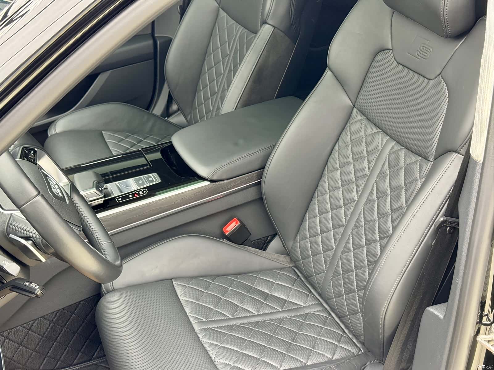 Audi A8L, 2021 11