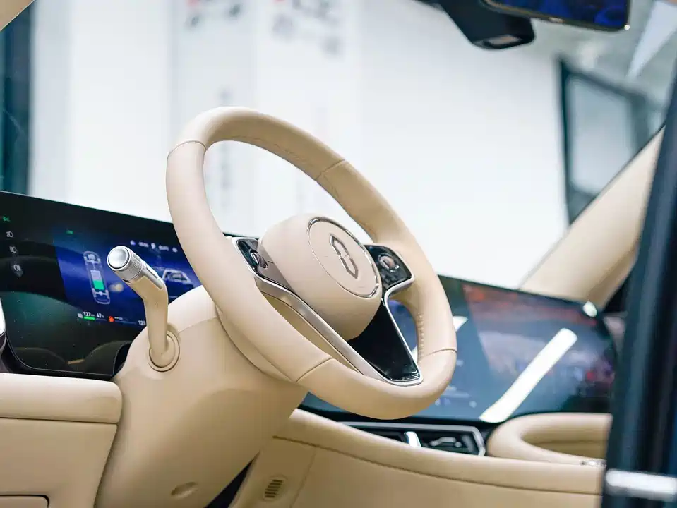 AITO Ask the world M9