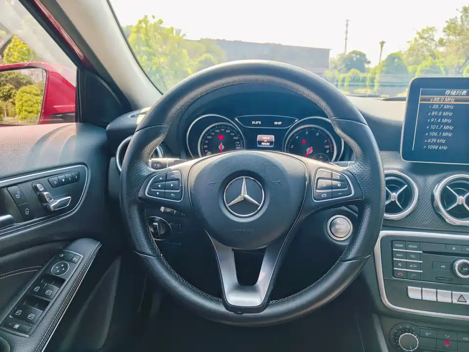 Mercedes-Benz GLA Mercedes-Benz GLA