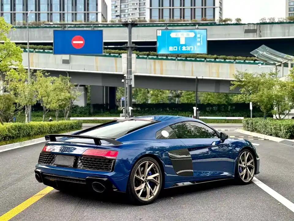 Audi R8