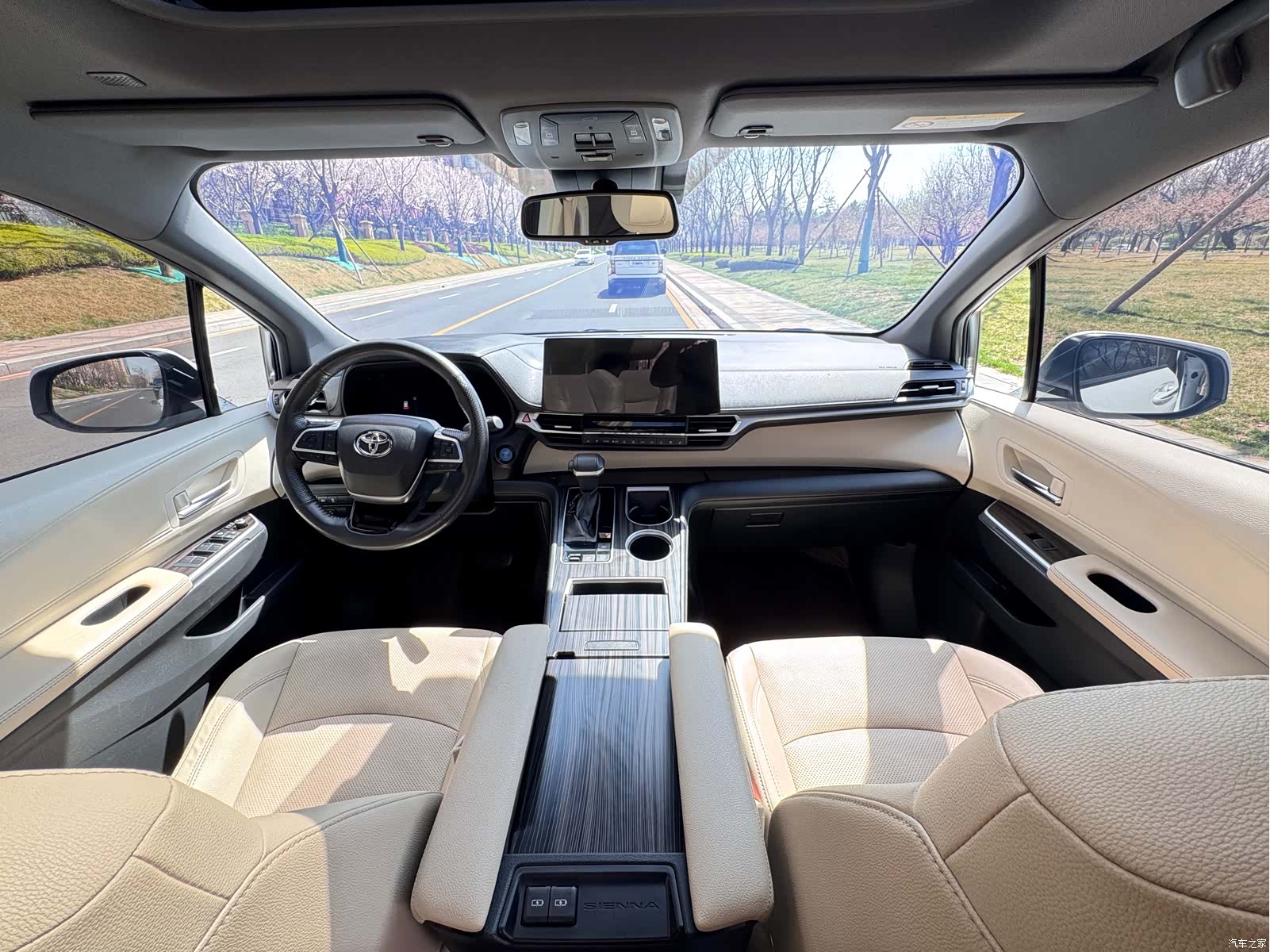 Toyota Sienna, 2022 18