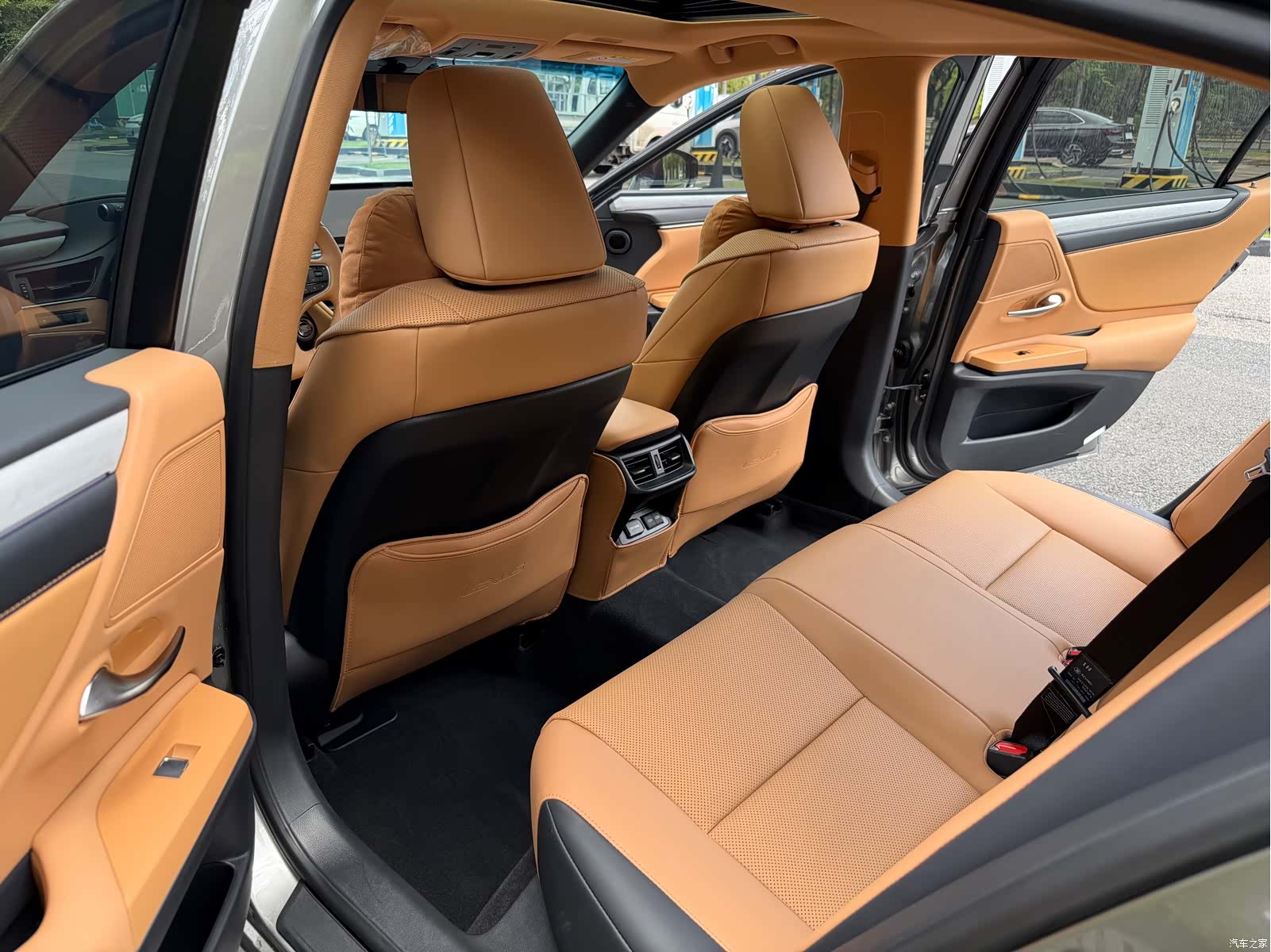 Lexus ES, 2025 9