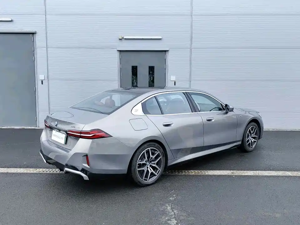 BMW i5