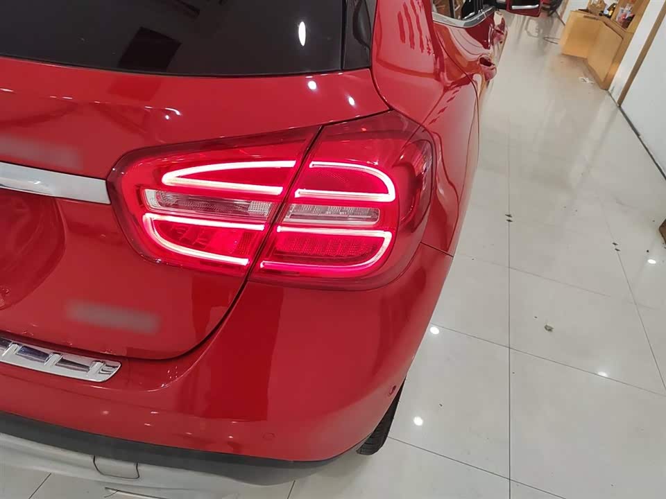 Mercedes-Benz GLA Mercedes-Benz GLA
