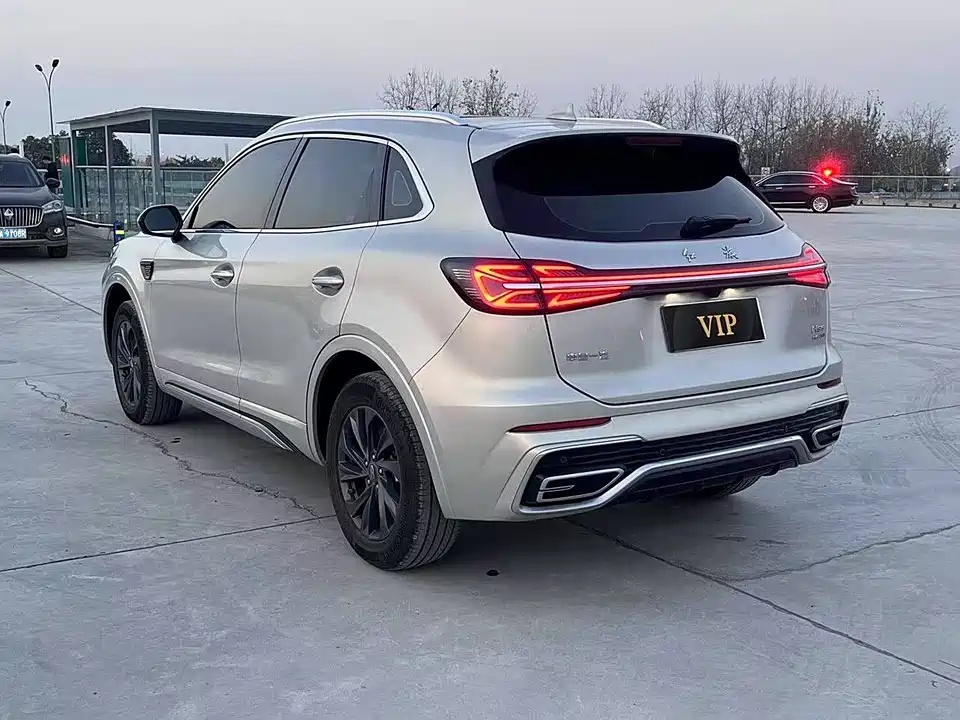 Hongqi HS5