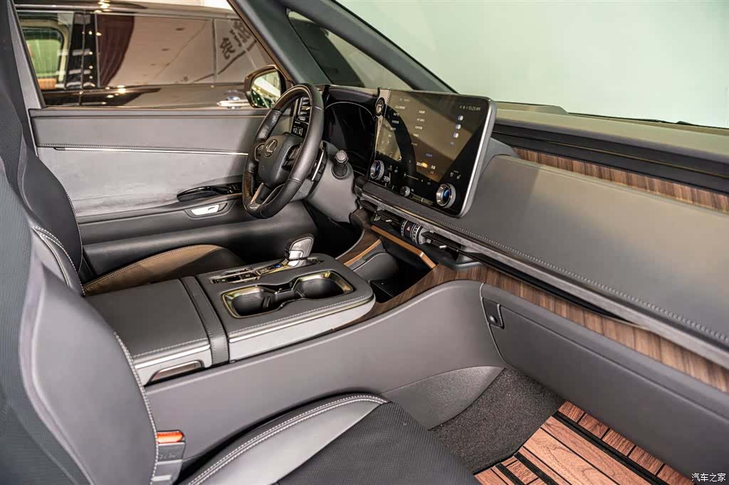 Lexus LM, 2024 8