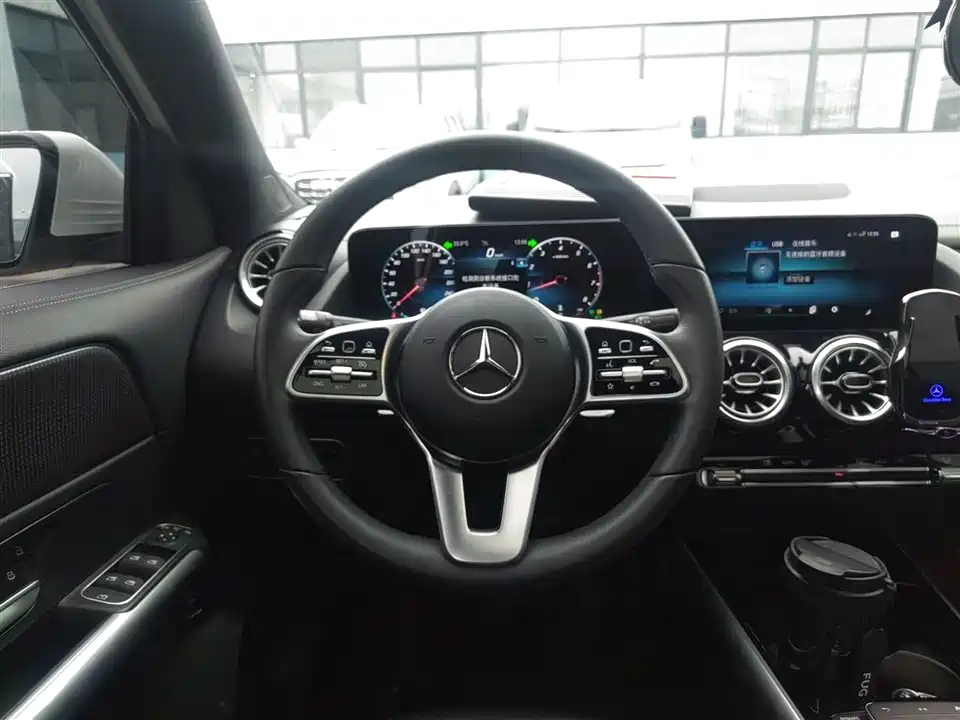 Mercedes-Benz GLA Mercedes-Benz GLA