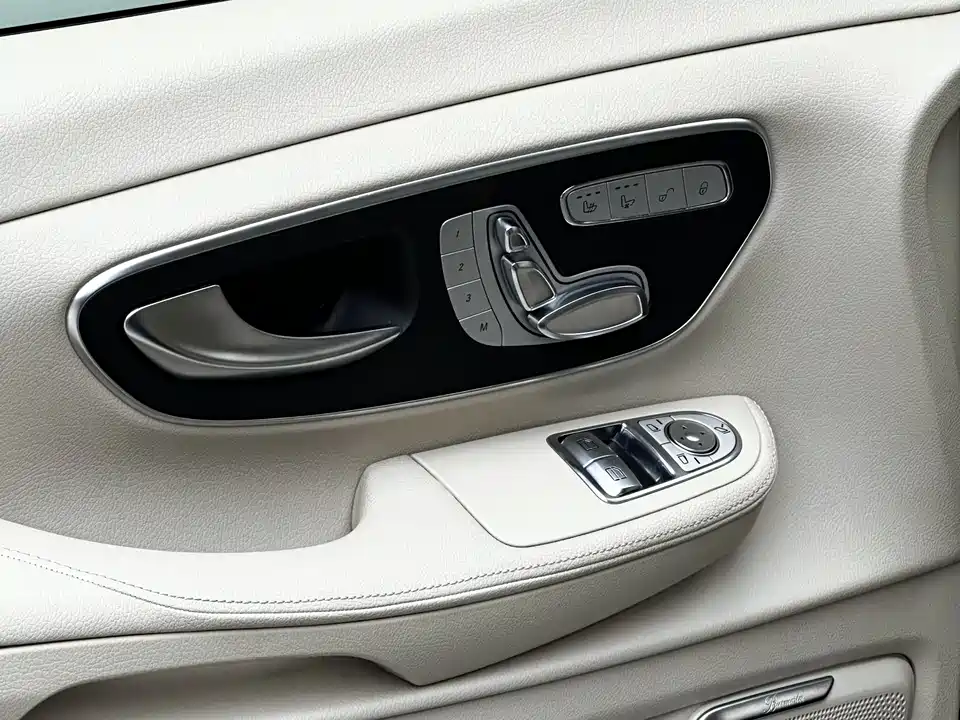 Mercedes-Benz V-class