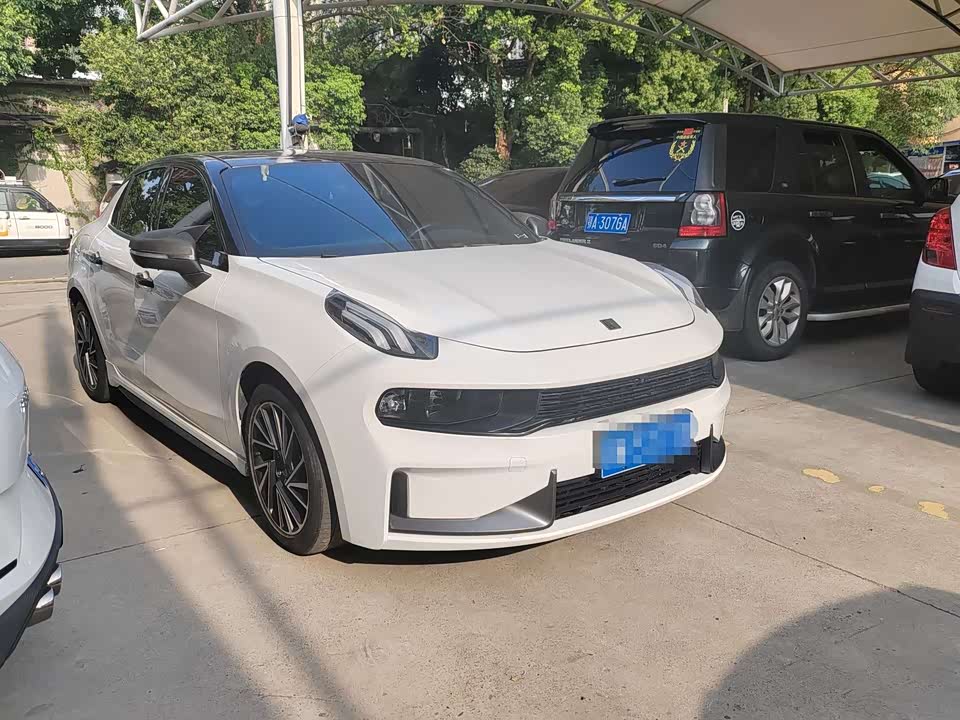 Lynk & Co 03 Lynk & Co 03