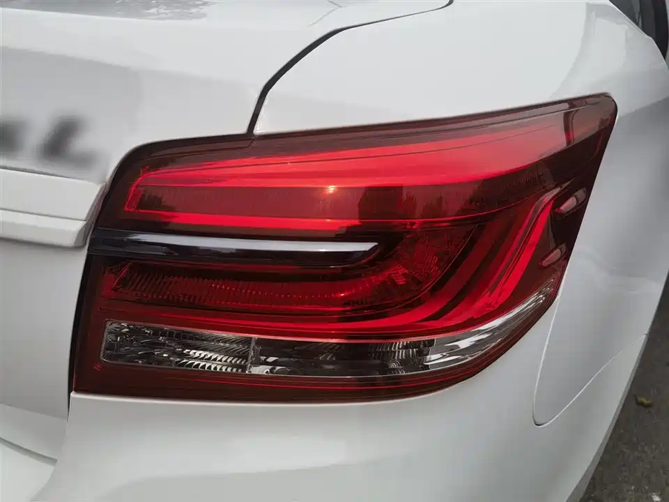 Toyota YARiS L to enjoy