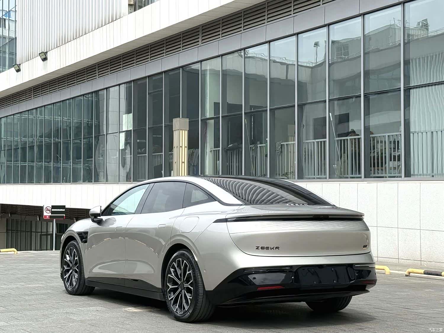 Zeekr 007, 2024 8
