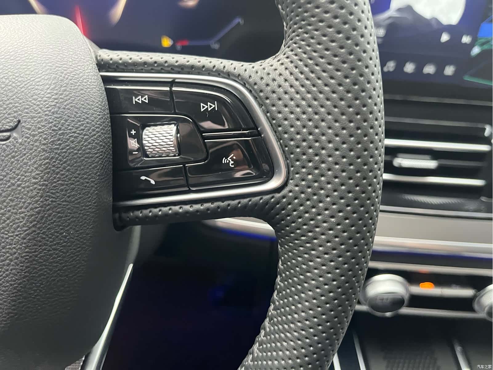 Hongqi HS5, 2023 18