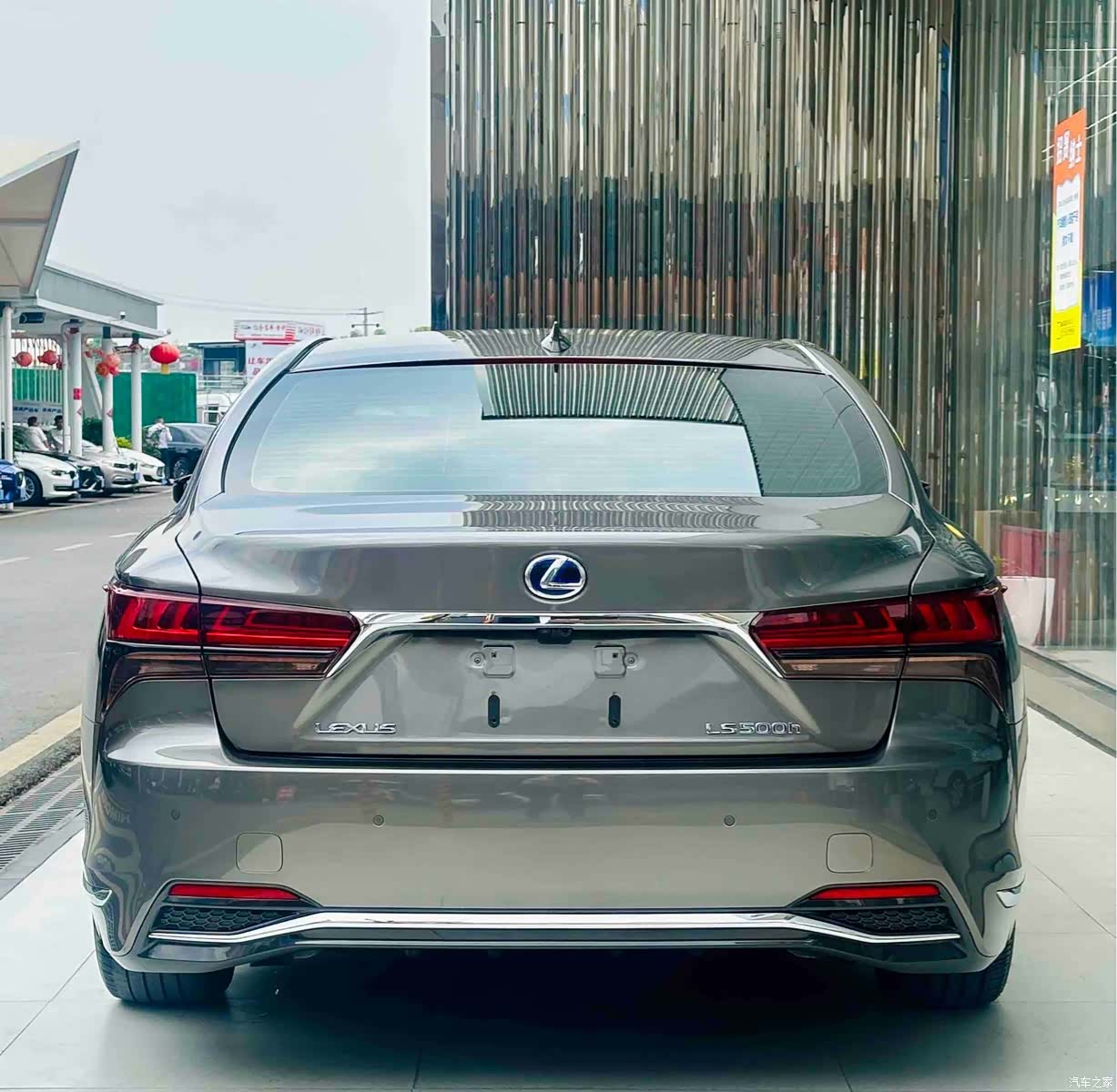 Lexus LS, 2021 4