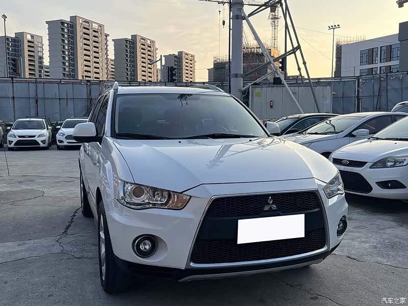 Mitsubishi Outlander, 2011 3