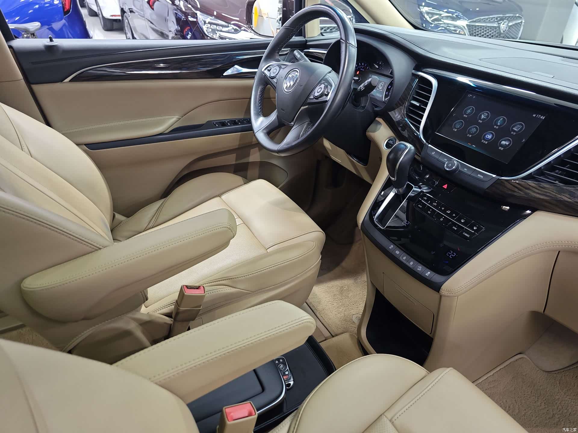 Buick GL8, 2020 10