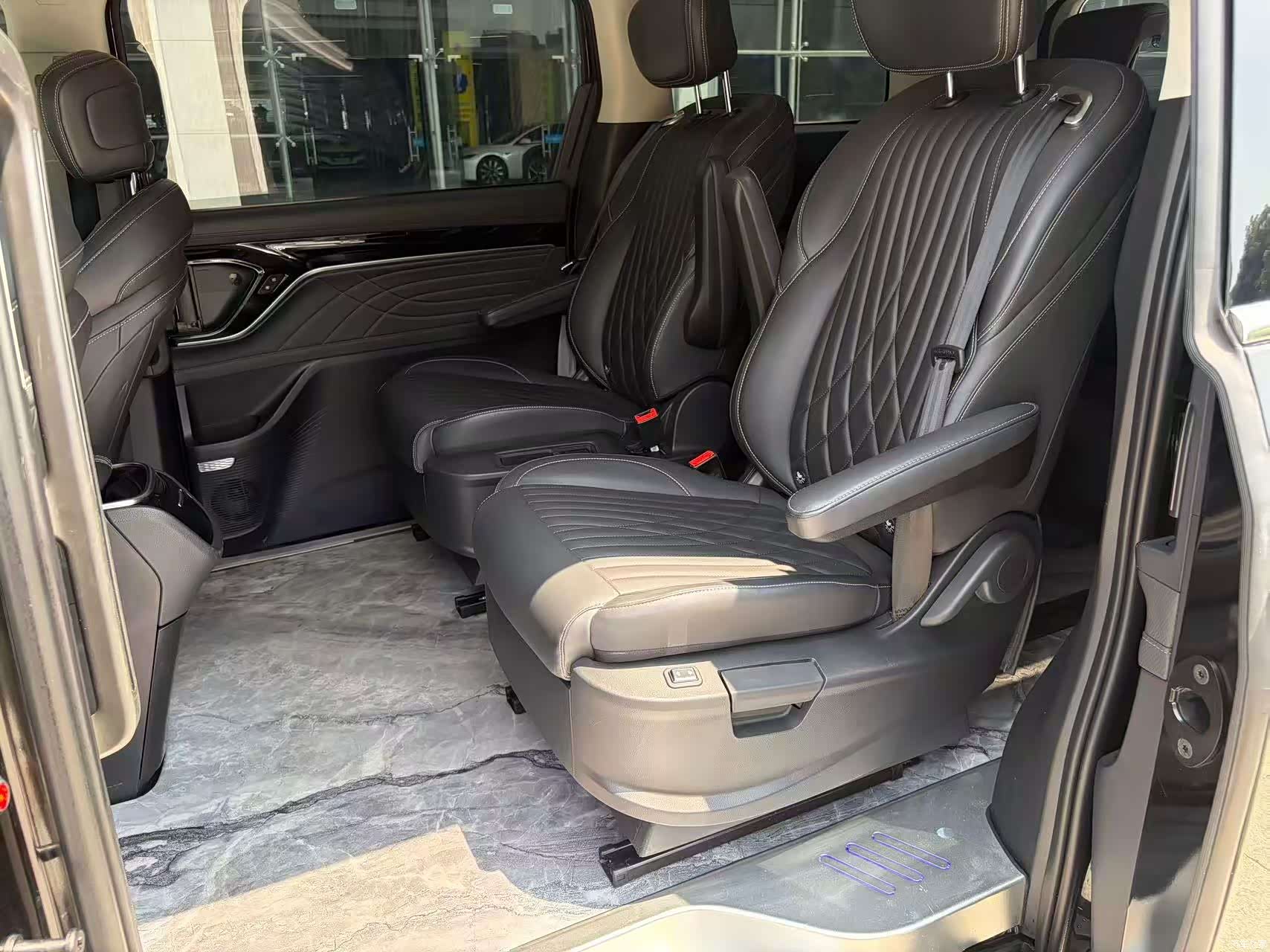 Volkswagen ID.6, 2024 13