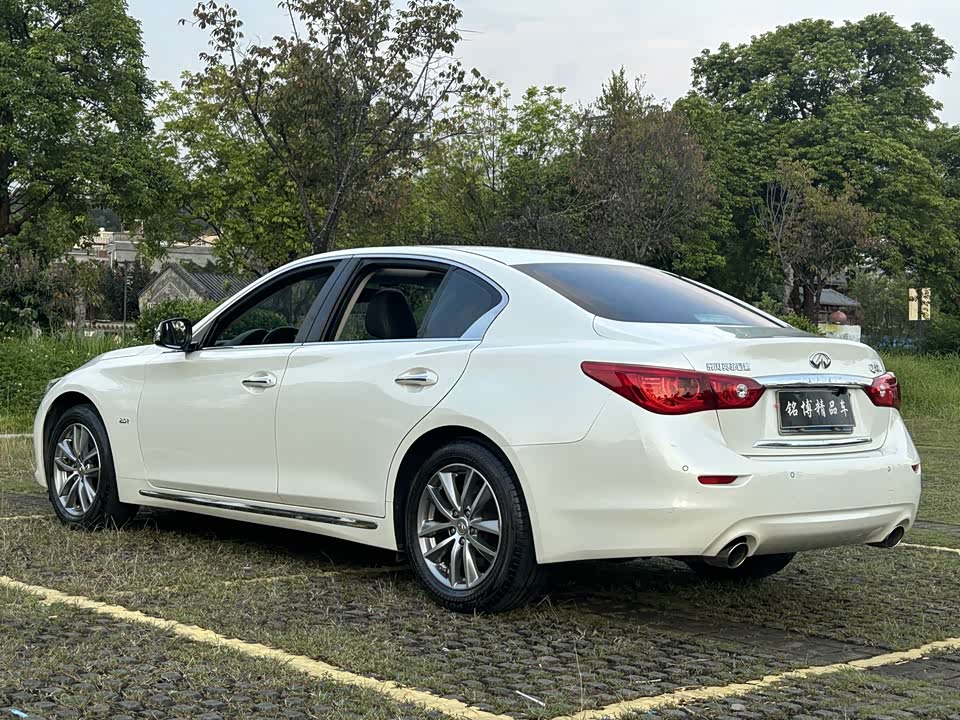 Infiniti Q50L