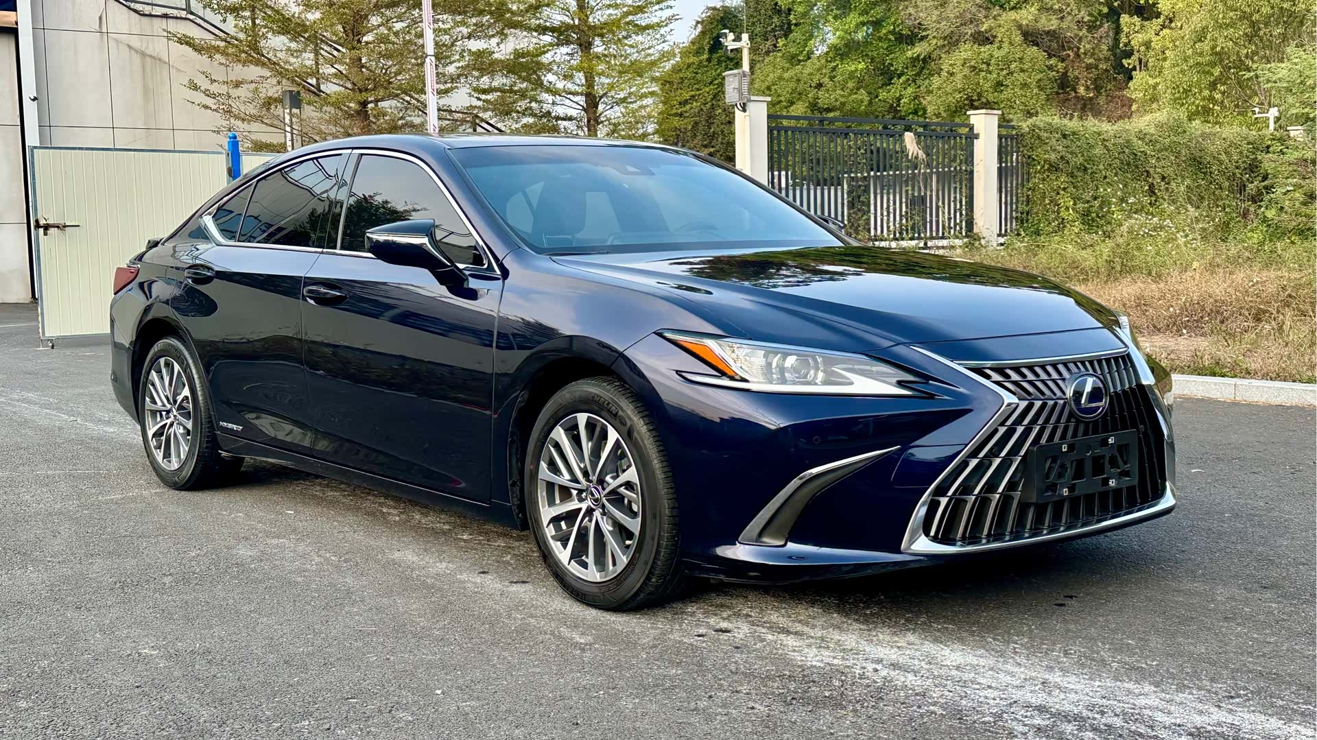 Lexus ES, 2022 3